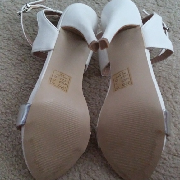 Zabella Rue White Criss-Cross Strap Heels Size 8 - Picture 5 of 7